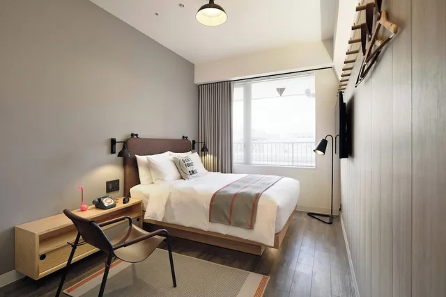 غرفة بسرير كوين، Moxy Tokyo Kinshicho 3/6