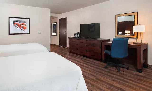Room, 2 Queen Beds, Bathtub, Hilton Garden Inn Burbank Downtown 3/4