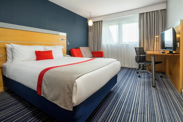 غرفة قياسية بسرير مزدوج مع أريكة، Holiday Inn Express London Epsom Downs 5/10