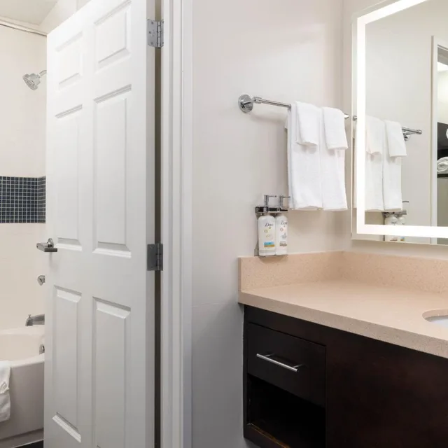 Feature, Suite، Staybridge Suites Phoenix - Chandler 2/3