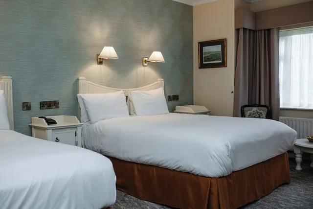 غرفة ثلاثية بسرير مزدوج وسرير فردي، Killeen House Hotel Rozzers Restaurant 2/6