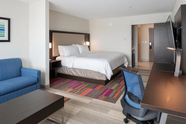 جناح بسرير كينج مع أريكة، Holiday Inn Express Suites Bourbonnais East Bradley 2/2