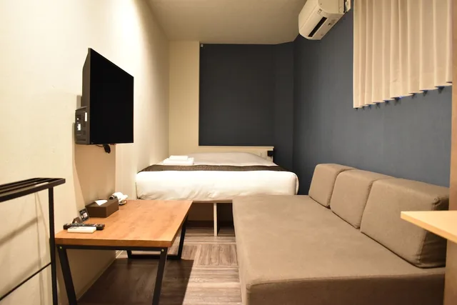 غرفة متصلة بسريرين مزدوجين مع أريكة، Shinsaibashi House 7/10