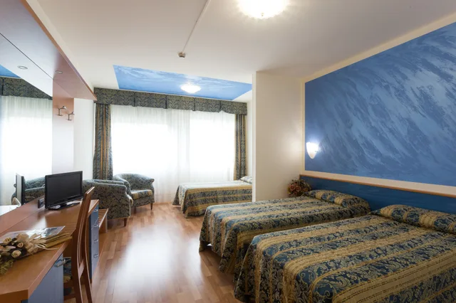 غرفة ثلاثية، Airmotel 1/5