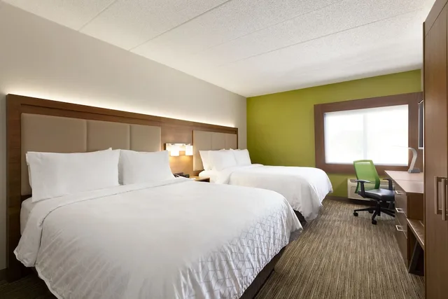 غرفة قياسية بسريرين منفصلين، Holiday Inn Express Hartford South Rocky Hill 1/2