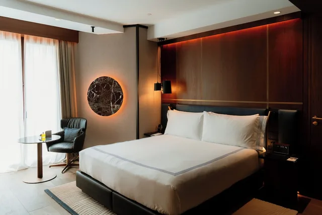 غرفة بسرير كينج بشرفة، Hyatt Thompson Madrid 1/5
