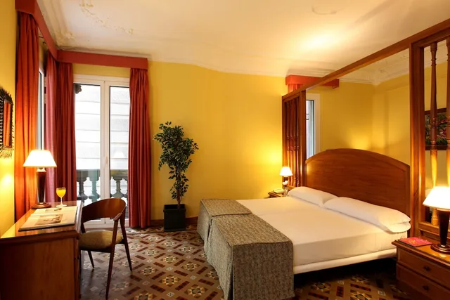 Master, Twin Beds، Hotel Nouvel 3/5