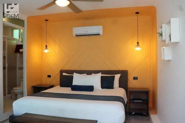 غرفة فاخرة بسرير كينج بإطلالة على المسبح بحمام خاص، Casa Gem B&B 1/10
