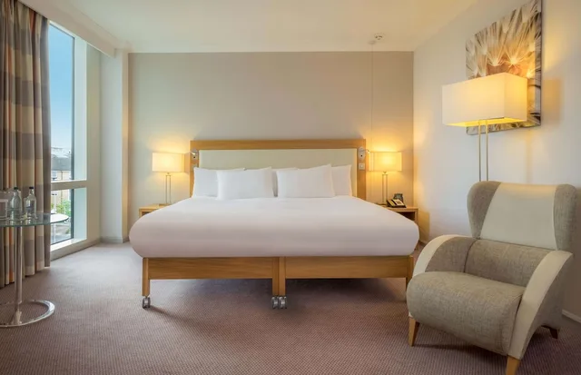 غرفة بسرير كينج، Hilton Reading Hotel 1/8