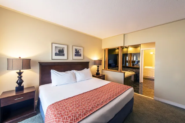 2 Bedrooms, Tower, Suite, 1 King and 2 Queen Beds، Georgian Bay Hotel, Trademark Collection by Wyndham 3/9