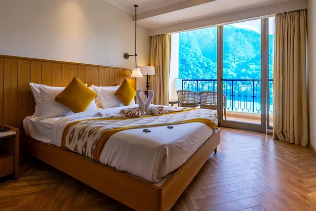 غرفة تنفيذية، Laxman Jhula Divine Resort 1/3