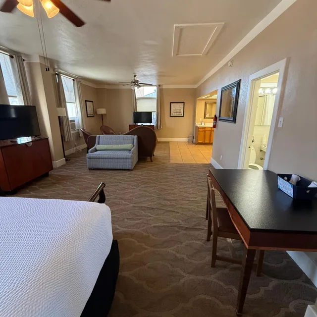 جناح تنفيذي، Gadsden Hotel 7/10