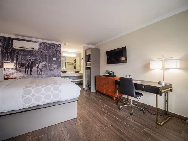 غرفة جونيور بسرير كينج، Equus Inn Ocala 3/7