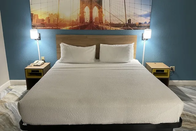 غرفة بسرير كينج للمدخنين لذوي الإعاقة، Days Inn by Wyndham Jersey City / NYC Area 6/10