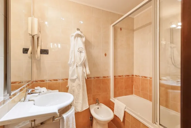 غرفة كلاسيكية بسرير مزدوج، Hotel Montecarlo 10/10