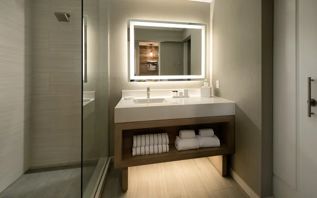 Deluxe, King Bed, Inn at the Pier Pismo Beach 6/6