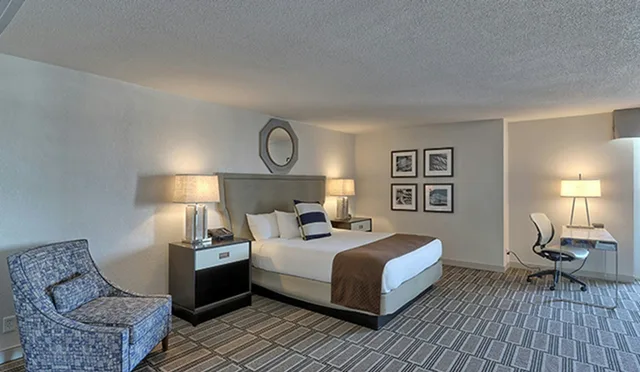 غرفة ديلوكس بسرير كينج، South Shore Harbour Resort & Conference Center 2/2