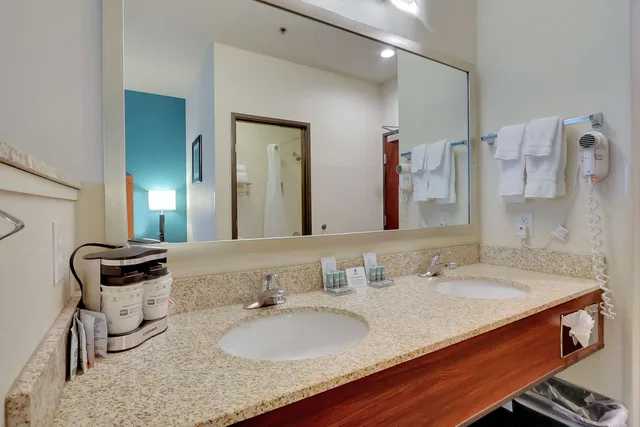 جناح بسرير كينج مع أريكة بحوض جاكوزي، Best Western Liberty Inn DuPont JBLM 3/5