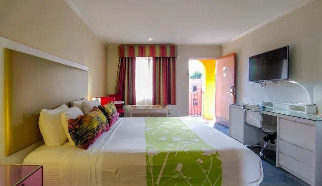 غرفة بسرير كينج، Inn At Golden Gate 1/5