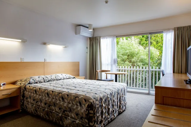 غرفة قياسية بسرير كوين بشرفة، Rose Park Hotel Auckland 5/10