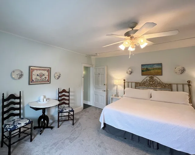 غرفة 9، Rogues Harbor Inn 2/5