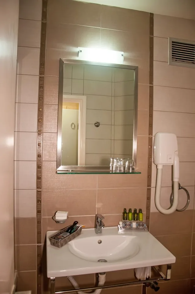 Room, Single, Queen Bed, Mountain View, Glyfada Beach 10/10