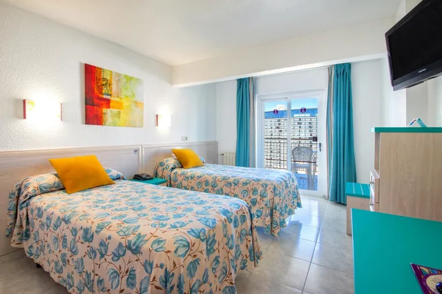 Room, Twin Beds, City View, Terrace, Servigroup Torre Dorada 4/10