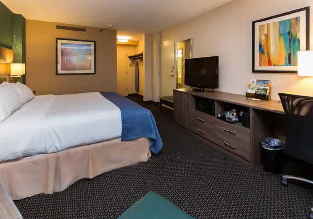 غرفة قياسية بسرير كينج، Holiday Inn Des Moines Downtown-Mercy Area 3/10