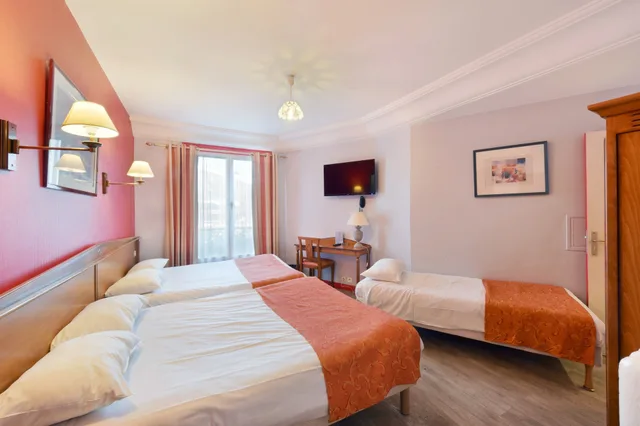 Family, 1 Double and 3 Single Beds، Hotel Richmond 3/10