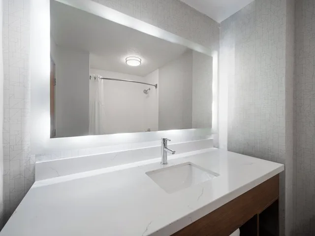غرفة قياسية بسريرين كوين مع أريكة، Holiday Inn Express Charlotte West - Gastonia, an IHG Hotel 7/7