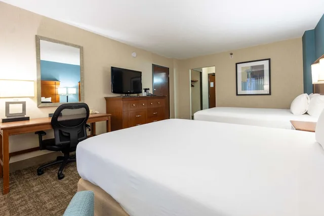 غرفة بسريرين كوين في طابق مرتفع، Pear Tree Inn St Louis Near Union Station 1/7