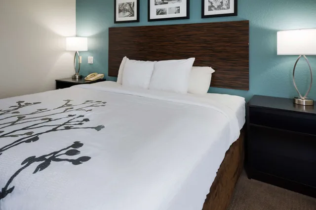 غرفة قياسية بسرير كوين، Sleep Inn & Suites Port Clinton 2/4