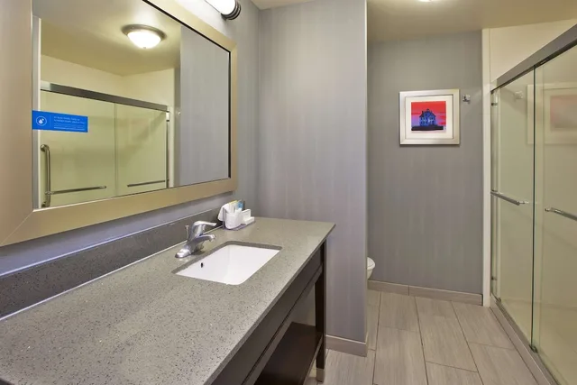 غرفة قياسية بسرير كينج، Hampton Inn & Suites Elyria Oh 8/9