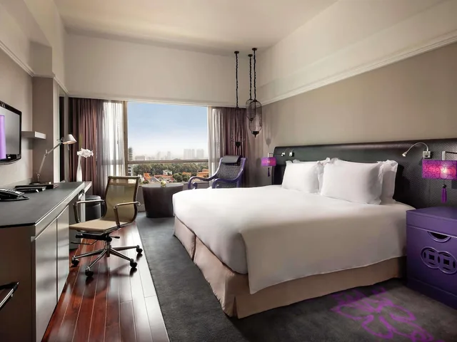 غرفة سوبيريور بسرير كينج بإطلالة على المدينة مع دخول صالة النادي، Sofitel Saigon Plaza Hotel 2/4