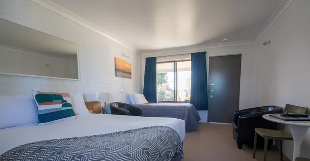 غرفة قياسية بسرير كوين، Anchor Bay Motel 1/3