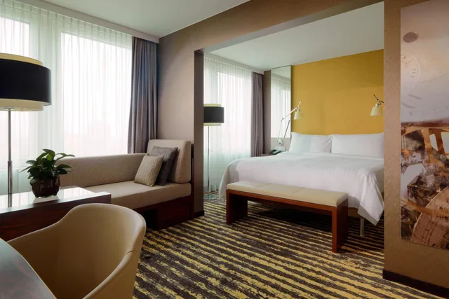 جناح كلوب جونيور مع دخول صالة النادي، Zurich Marriott Hotel 6/10