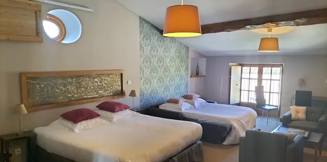 جناح جونيور بسرير كينج مع أريكة، HOTEL CHATEAU DE PALAJA 2/6