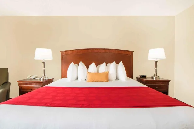 Studio, Suite, King Bed, Ramada By Wyndham Enid 4/5