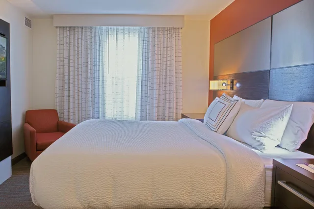 جناح ركني بسرير كينج مع أريكة، Residence Inn Largo Medical Center Drive 1/7