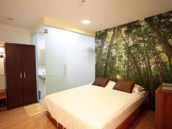 Standard, Double Bed, No Window، Rain Forest Hotel 1/1