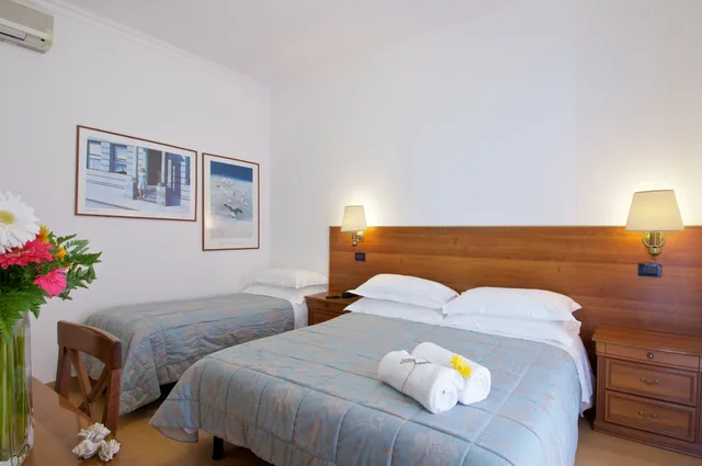 غرفة ثلاثية بسرير مزدوج وسرير فردي، Hotel La Camogliese 5/7