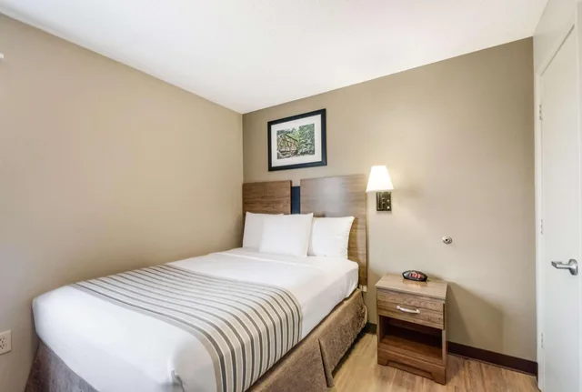 غرفة قياسية بسرير كوين، Suburban Studios Sterling - Washington Dulles 2/6