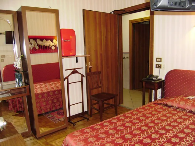 غرفة مفردة، Hotel Italia 4/7