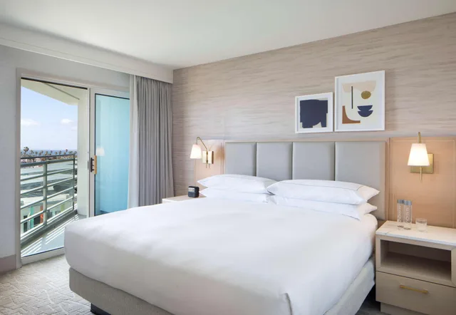 جناح بإطلالة على المدينة، Hilton Santa Monica Hotel Suites 1/2