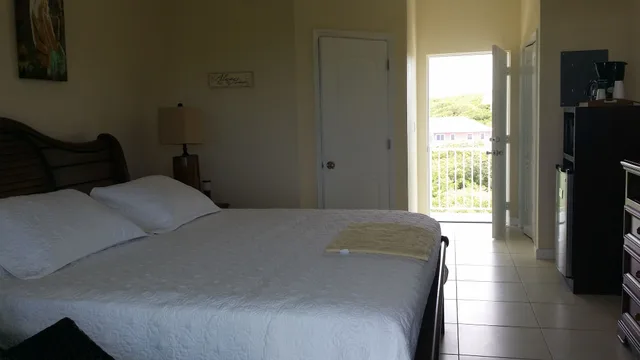 غرفة ديلوكس بسريرين كوين بإطلالة على الحديقة، Harbor Breeze Villas 2/5