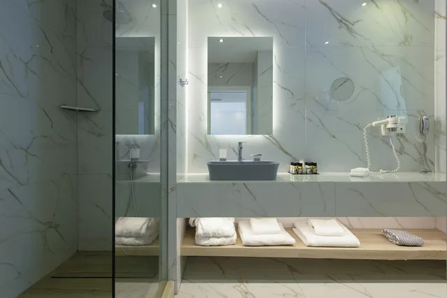 جناح جونيور بسرير كوين بجاكوزي، Kassandra Bay Resort, Suites and Spa 4/5