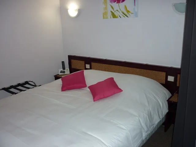 Standard, Double Bed, Sure Hotel by Best Western Saintes 5/9