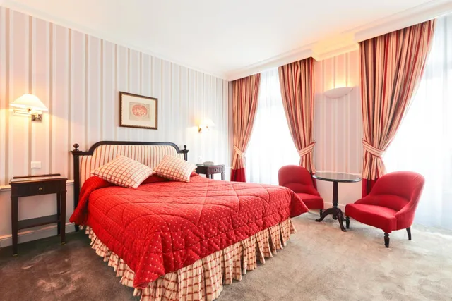 غرفة ثلاثية، Golden Tulip Washington Opera Hotel 1/3