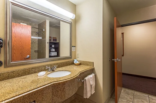 جناح جونيور بسريرين كوين مع أريكة، Hotel Ruidoso - Midtown 5/5
