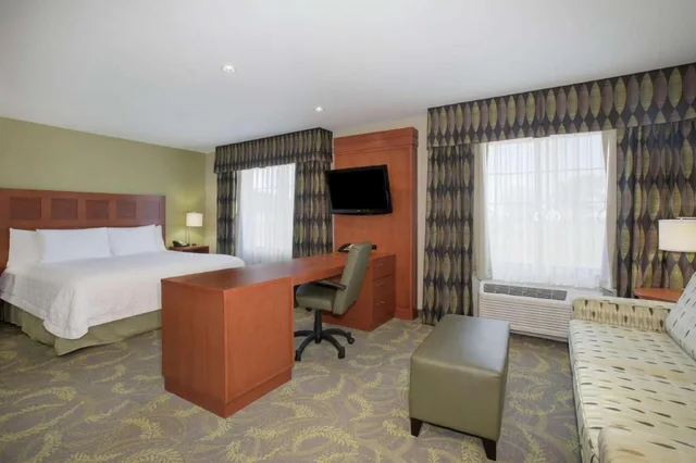 استوديو بسرير كينج بإطلالة على النهر مع أريكة لذوي الإعاقة، HAMPTON INN AND SUITES ASTORIA 1/5